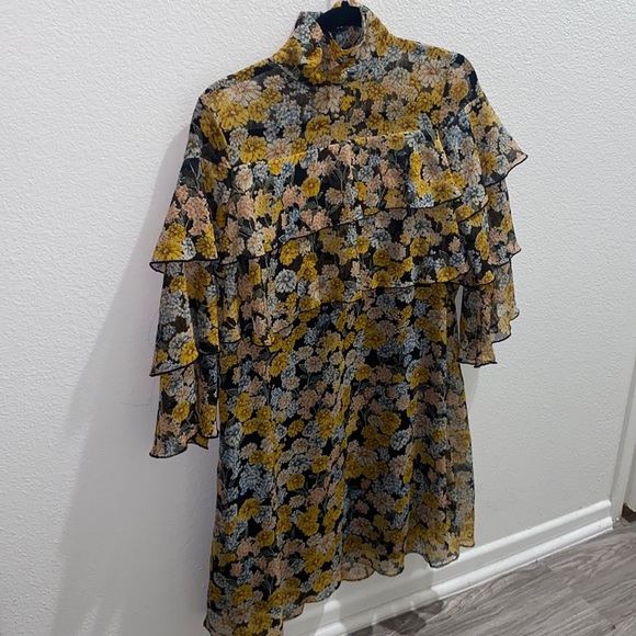 Zara Dresses & Skirts - Zara Floral Ruffle Dress
